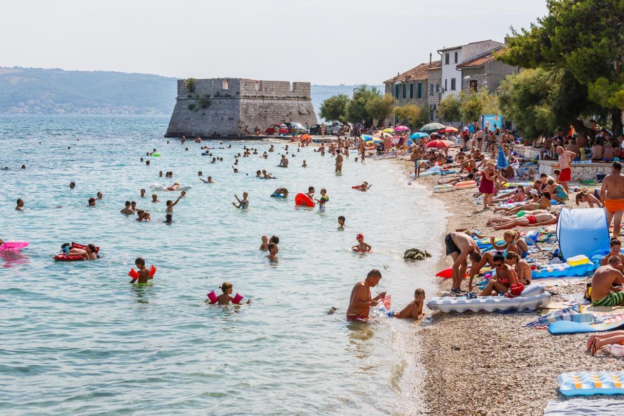 Apartments With A Parking Space Kastel Stafilic, Kastela - 5219 Luaran gambar