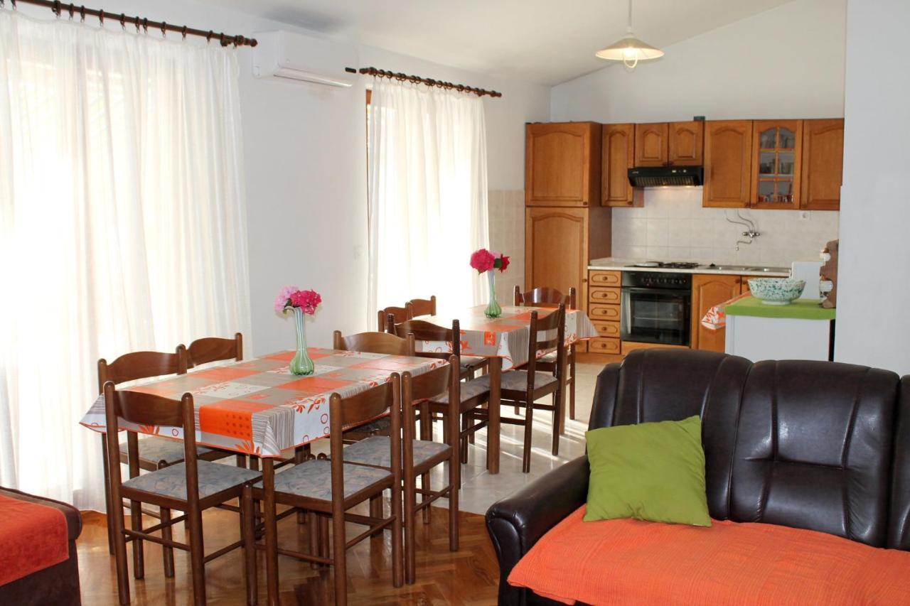 Apartments With A Parking Space Kastel Stafilic, Kastela - 5219 Luaran gambar