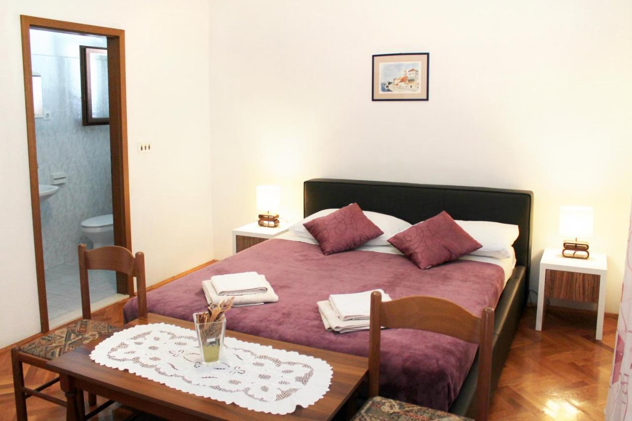 Apartments With A Parking Space Kastel Stafilic, Kastela - 5219 Luaran gambar