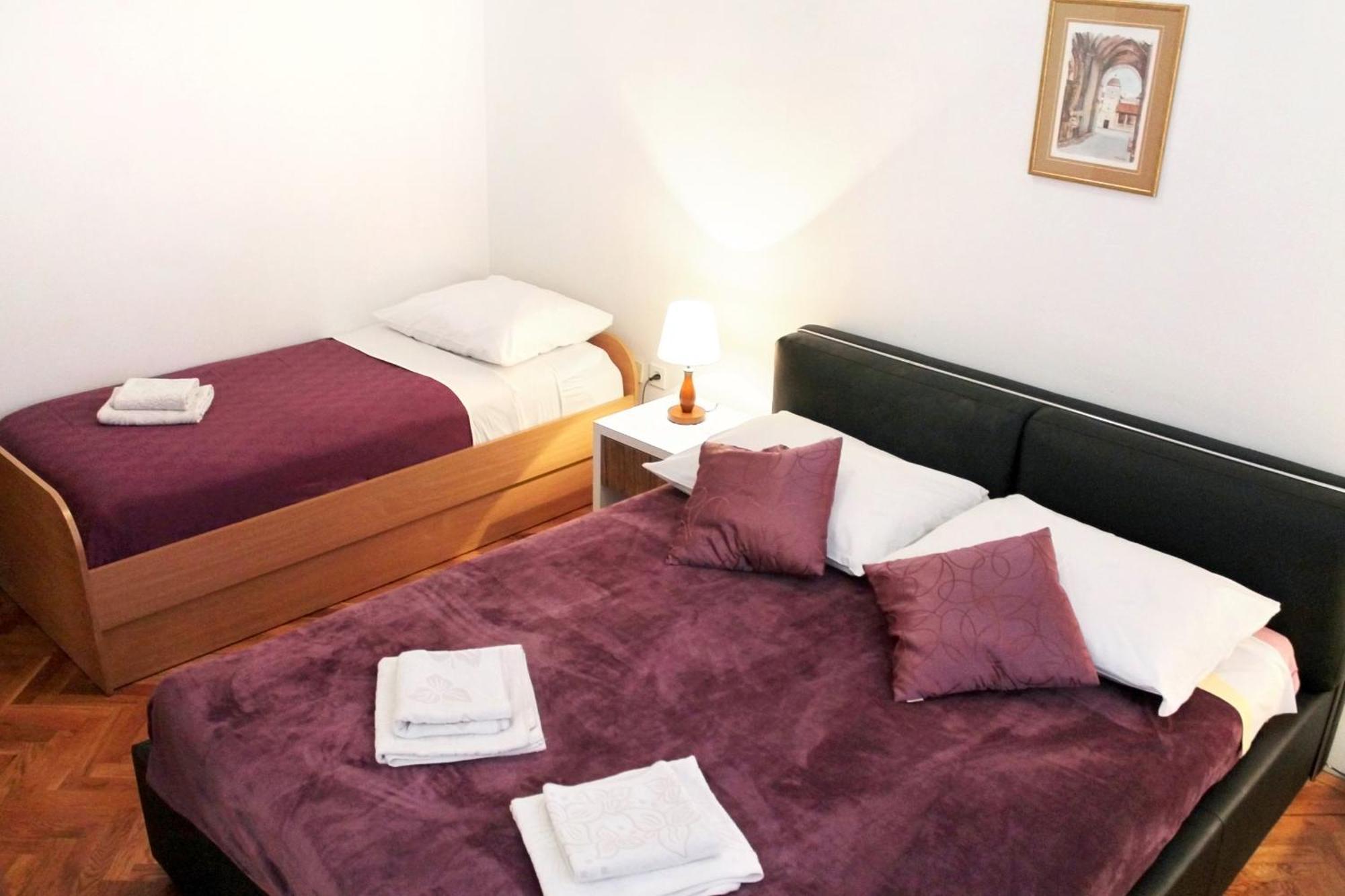Apartments With A Parking Space Kastel Stafilic, Kastela - 5219 Bilik gambar