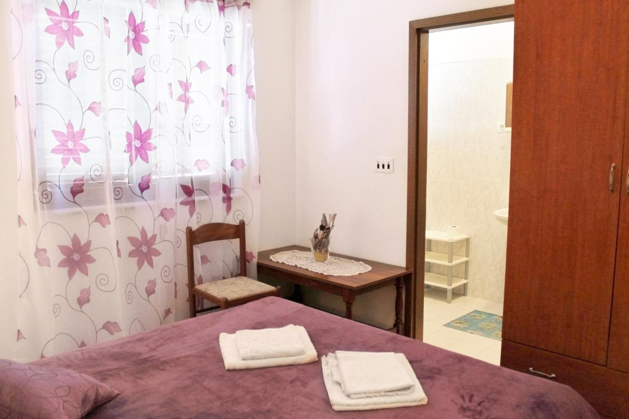 Apartments With A Parking Space Kastel Stafilic, Kastela - 5219 Bilik gambar